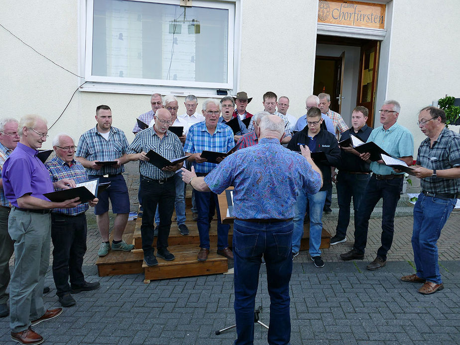 Sommerserenade vor dem "Chorfürst" (Foto: Karl-Franz Thiede)